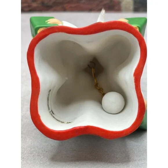 Hallmark Keepsake Ornament 2004 "Al Mundo Paz!" Featuring Choir Of Children - Picture 7 of 8